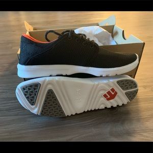 Ernie’s women’s 6.5 shoe BRAND new